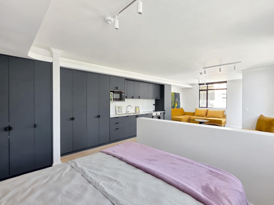 1 Bedroom Property for Sale in Vredehoek Western Cape